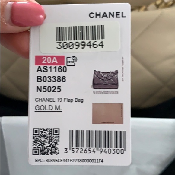 GONE 💨🚨Gorgeous soft goatskin Chanel 19 bag 🔥🎁 - Picture 9 of 10